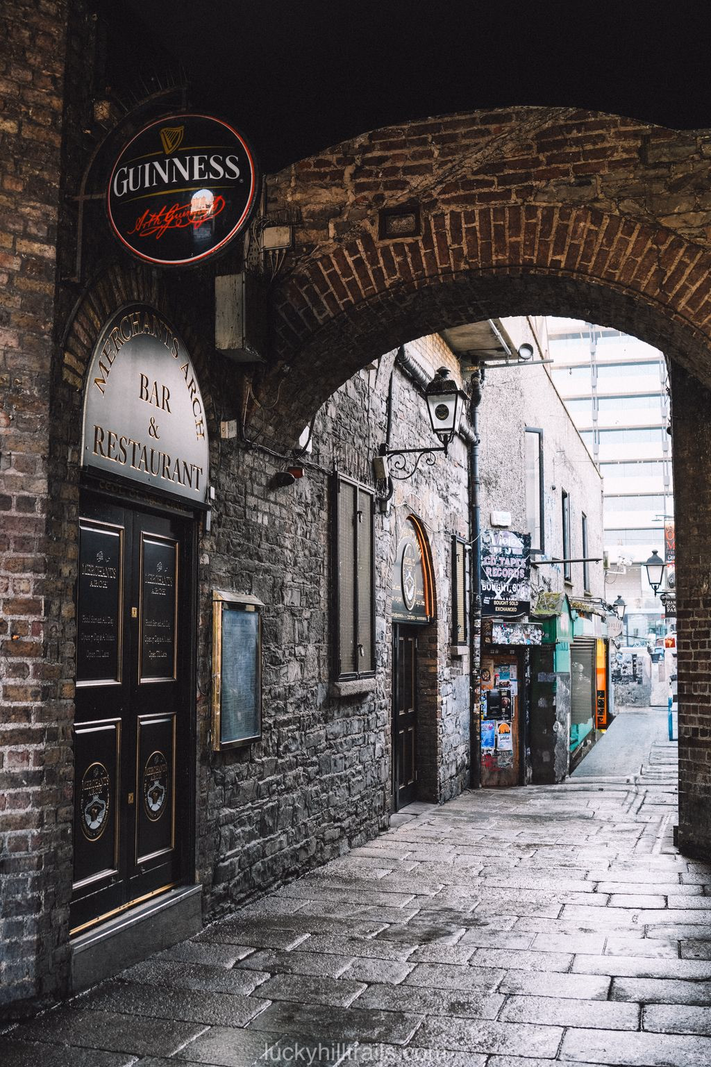 merchants arch bar