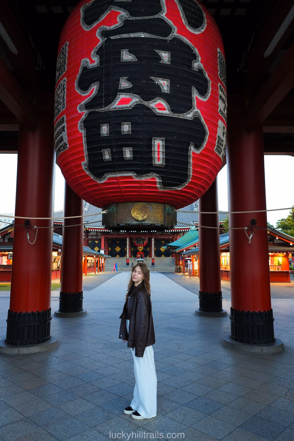 Entrance to Sensō-ji through the huge red lantern gate Kaminarimon